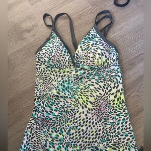 ✔️#3 BNWOT FREE TECH Multicolor Patterned Tankini with Straps